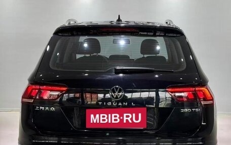 Volkswagen Tiguan II, 2023 год, 2 300 000 рублей, 5 фотография