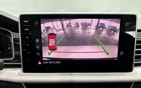 Volkswagen Tiguan II, 2023 год, 2 300 000 рублей, 10 фотография