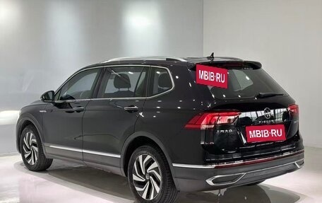 Volkswagen Tiguan II, 2023 год, 2 300 000 рублей, 4 фотография