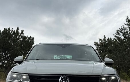 Volkswagen Tiguan II, 2018 год, 2 550 000 рублей, 3 фотография