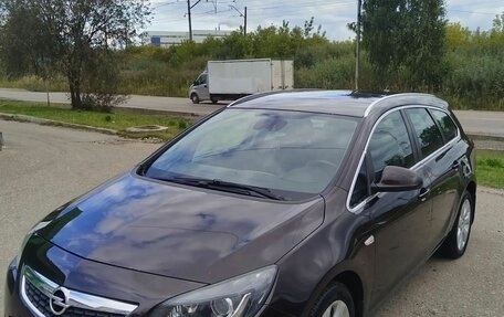 Opel Astra J, 2011 год, 670 000 рублей, 2 фотография