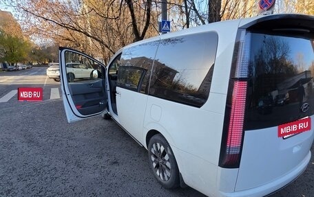 Hyundai Staria, 2022 год, 5 800 000 рублей, 3 фотография