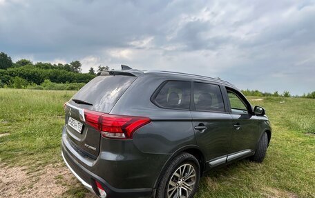 Mitsubishi Outlander III рестайлинг 3, 2018 год, 1 680 000 рублей, 4 фотография