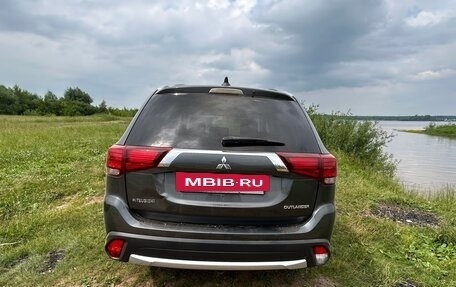 Mitsubishi Outlander III рестайлинг 3, 2018 год, 1 680 000 рублей, 5 фотография