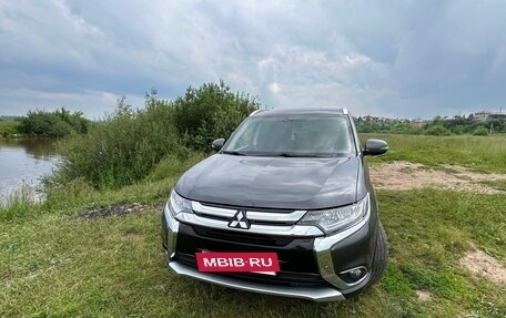 Mitsubishi Outlander III рестайлинг 3, 2018 год, 1 680 000 рублей, 3 фотография