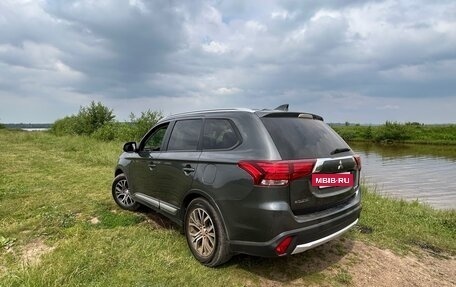 Mitsubishi Outlander III рестайлинг 3, 2018 год, 1 680 000 рублей, 6 фотография