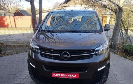 Opel Zafira Life I, 2021 год, 2 580 000 рублей, 1 фотография