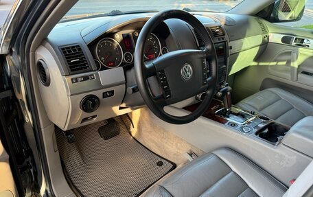 Volkswagen Touareg III, 2004 год, 645 000 рублей, 10 фотография