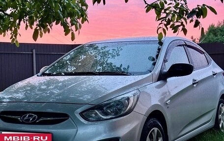 Hyundai Solaris II рестайлинг, 2011 год, 800 000 рублей, 2 фотография