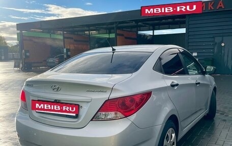 Hyundai Solaris II рестайлинг, 2011 год, 800 000 рублей, 4 фотография
