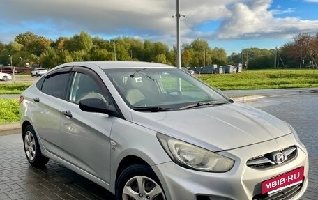Hyundai Solaris II рестайлинг, 2011 год, 800 000 рублей, 7 фотография