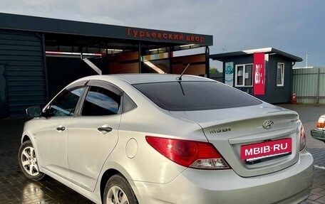 Hyundai Solaris II рестайлинг, 2011 год, 800 000 рублей, 5 фотография