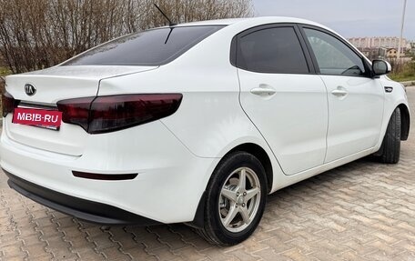 KIA Rio III рестайлинг, 2015 год, 830 000 рублей, 2 фотография