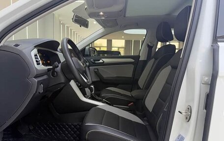 Volkswagen T-Roc I, 2023 год, 2 220 000 рублей, 6 фотография