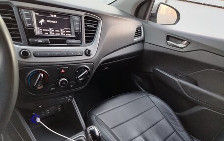 Hyundai Solaris II рестайлинг, 2018 год, 700 000 рублей, 3 фотография