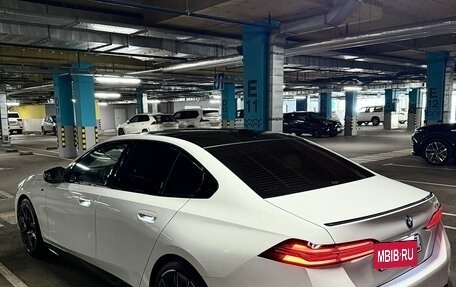 BMW 5 серия, 2025 год, 6 790 000 рублей, 13 фотография