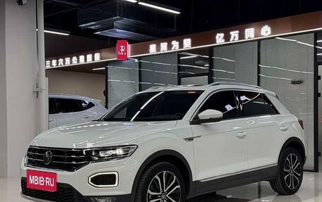 Volkswagen T-Roc I, 2022 год, 1 710 000 рублей, 1 фотография