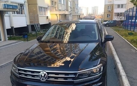 Volkswagen Tiguan II, 2020 год, 2 950 000 рублей, 1 фотография