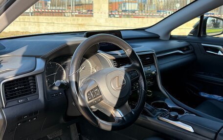 Lexus RX IV рестайлинг, 2019 год, 4 300 000 рублей, 6 фотография