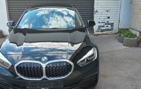 BMW 1 серия, 2023 год, 3 590 000 рублей, 4 фотография