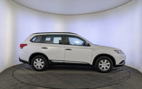 Mitsubishi Outlander III рестайлинг 3, 2019 год, 2 100 000 рублей, 4 фотография