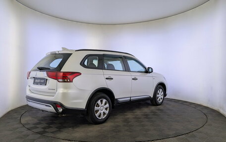 Mitsubishi Outlander III рестайлинг 3, 2019 год, 2 100 000 рублей, 5 фотография