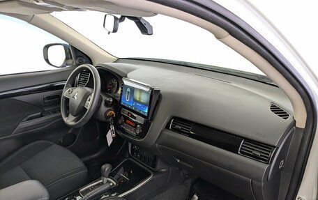 Mitsubishi Outlander III рестайлинг 3, 2019 год, 2 100 000 рублей, 11 фотография