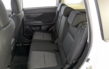 Mitsubishi Outlander III рестайлинг 3, 2019 год, 2 100 000 рублей, 12 фотография