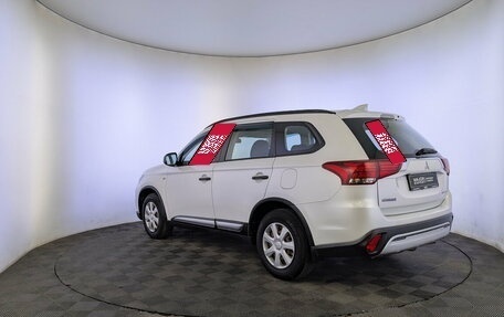 Mitsubishi Outlander III рестайлинг 3, 2019 год, 2 100 000 рублей, 7 фотография