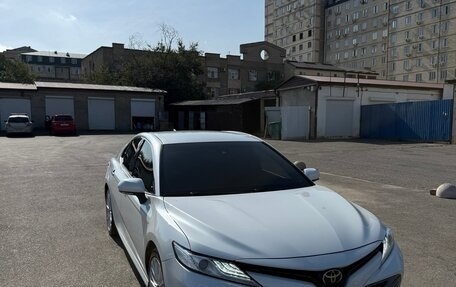 Toyota Camry, 2018 год, 2 430 000 рублей, 1 фотография