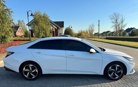 Hyundai Elantra, 2023 год, 1 830 000 рублей, 6 фотография