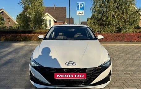 Hyundai Elantra, 2023 год, 1 830 000 рублей, 8 фотография