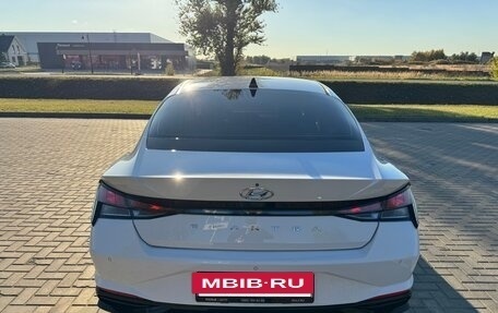 Hyundai Elantra, 2023 год, 1 830 000 рублей, 4 фотография