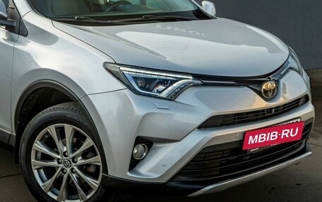 Toyota RAV4, 2018 год, 2 600 000 рублей, 4 фотография