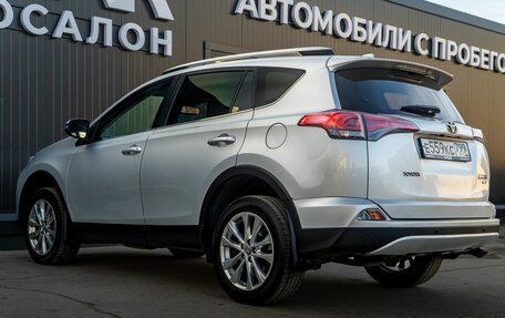 Toyota RAV4, 2018 год, 2 600 000 рублей, 13 фотография
