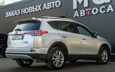 Toyota RAV4, 2018 год, 2 600 000 рублей, 11 фотография