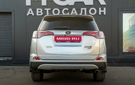 Toyota RAV4, 2018 год, 2 600 000 рублей, 12 фотография