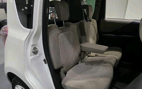 Toyota Ractis I, 2008 год, 578 000 рублей, 8 фотография