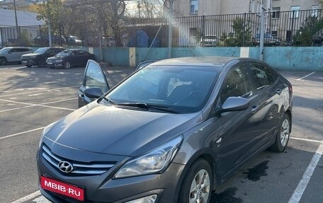 Hyundai Solaris II рестайлинг, 2015 год, 1 100 000 рублей, 1 фотография