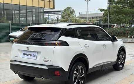 Peugeot 2008 II, 2022 год, 1 084 000 рублей, 4 фотография