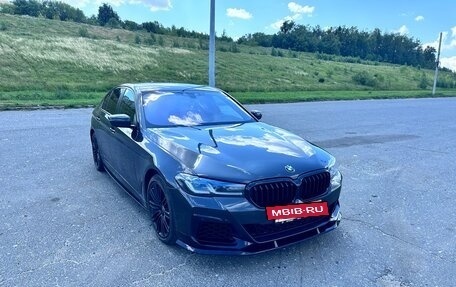 BMW 5 серия, 2018 год, 2 400 000 рублей, 4 фотография