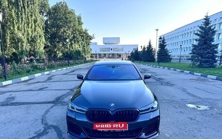BMW 5 серия, 2018 год, 2 400 000 рублей, 2 фотография