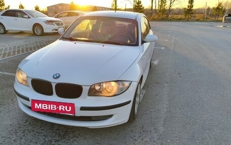 BMW 1 серия, 2008 год, 740 000 рублей, 2 фотография