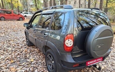 Chevrolet Niva I рестайлинг, 2018 год, 820 000 рублей, 3 фотография