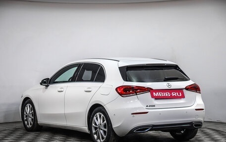 Mercedes-Benz A-Класс, 2018 год, 2 089 777 рублей, 8 фотография