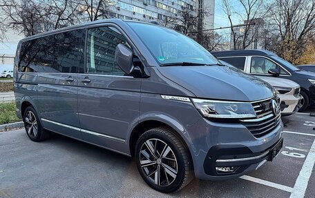 Volkswagen Multivan T6 рестайлинг, 2023 год, 8 450 000 рублей, 4 фотография