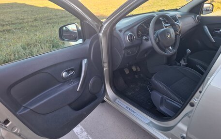 Renault Logan II, 2016 год, 1 000 000 рублей, 9 фотография