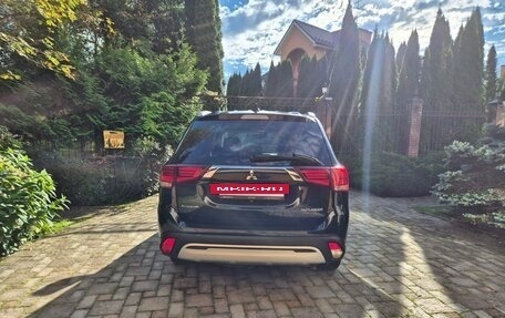 Mitsubishi Outlander III рестайлинг 3, 2018 год, 2 300 000 рублей, 5 фотография