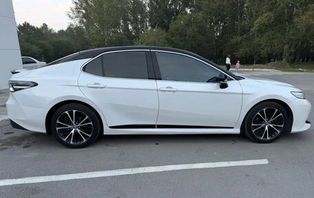 Toyota Camry, 2020 год, 2 900 000 рублей, 2 фотография