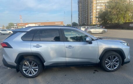 Toyota RAV4, 2019 год, 2 600 000 рублей, 3 фотография